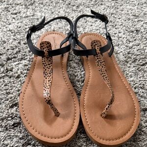 Universal Thread Black and Tan Leopard Sandals
